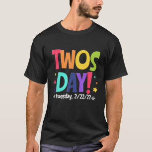 Funny Happy 2/22/22 tweedaagse 22 februari 2022 th T-shirt
