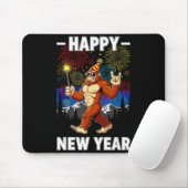 Funny Happy New Year 2026 Bigfoot Lovers New Years Muismat (Met muis)