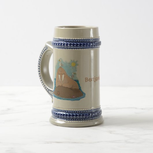 Funny happy walrus cartoon illustratie bierpul (Voorkant links)