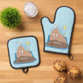 Funny happy walrus cartoon illustratie ovenwant & pannenlap set (Top down)