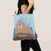 Funny happy walrus cartoon illustratie tote bag (Dichtbij)