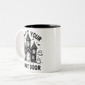 Funny Haunted Castle Mugs – “Shut Your Front Door” Tweekleurige Koffiemok (Voorkant links)