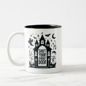 Funny Haunted Castle – “Shut Your Front Door” Tweekleurige Koffiemok (Links)