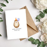 Funny Hedgehog Birthday Kaart<br><div class="desc">The Perfect Hedge-Hug for Your Special Someone: Onze "Here's a Birthday Hedge-Hug" kaart is de perfecte manier om je liefde en genegenheid op een speciale dag in show te brengen. Met een charmante egel die een ballon vasthoudt, zal deze kaart zeker een glimlach op het gezicht van de jarige persoon...</div>
