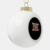 Funny Help  Keramische Bal Ornament (Links)