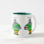 Funny hippo soccer player cartoon tweekleurige koffiemok (Voorkant rechts)