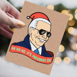 Funny Ho Het is President Joe Biden Kerstmis Briefkaart<br><div class="desc">"HO HO HO,  HET IS PRESIDENT JOE!" Dit politieke vakantie humor briefkaart heeft een cartoon van president gekozen joe biden in zonnebril,  een diepblauwe overjas,  een glimlach,  en een kerstmuts,  met een lint van "HO HO HO HO,  IT'S PRESIDENT JOE!"</div>