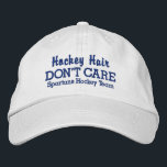 Funny "Hockey Hair Don't Care", aangepaste teamnaa Pet<br><div class="desc">Het grappige baseball-pet luidt "Hockey Hair Don't Care". (U kunt dit ook wijzigen in Hockey Hair I DO Care".) Voeg hieronder uw team- of spelernaam toe en verander eenvoudig de tekst- en pet-kleur. Of je nu een hockeyspeler bent, een fan van één, je krijgt veel lachen met dit geweldige pet....</div>