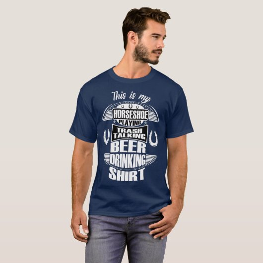 Funny Hoefijzer die bier speelt Drink vuilnis T-shirt (Voorkant volledig)
