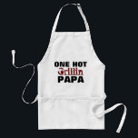 Funny Hot Grilling Papa Chef Apron Standaard Schort<br><div class="desc">Funny Hot Grilling Papa Chef Apron heeft een stijlvol design aan de voorzijde met een humoristisch citaat "one hot grillin papa" in de bogundy en zwarte typografie. KLIK PERSONALISEER DE OPTIE VAN DE SJABLOON EN GA UW AANGEPASTE TEKST IN ALS U WENST. Geweldig cadeauidee voor een opa die graag rookt,...</div>