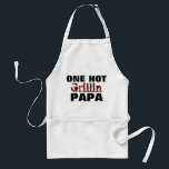 Funny Hot Grilling Papa Chef Apron Standaard Schort<br><div class="desc">Funny Hot Grilling Papa Chef Apron heeft een stijlvol design aan de voorzijde met een humoristisch citaat "one hot grillin papa" in de bogundy en zwarte typografie. KLIK PERSONALISEER DE OPTIE VAN DE SJABLOON EN GA UW AANGEPASTE TEKST IN ALS U WENST. Geweldig cadeauidee voor een opa die graag rookt,...</div>
