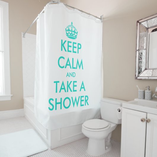 Funny houdt kalm en neemt een douchegordijn (In situ)