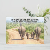 Funny Housewarming Open House Elephants Moved Kaart (Staand voorkant)