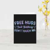 Funny Hugs Quote Meme Hugs Just Kidding Don't Touc Kaart (Gele Bloem)
