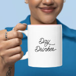 Funny Humor Trendy Typography Day Drinker Wine Tweekleurige Koffiemok<br><div class="desc">Trendy,  schattige,  grappige mok gezegde "Dag Drinker" in moderne typografie op de mok van twee tonnen koffie. Het houden van het roze interieur met dit citaat maar beschikbaar in veel meer kleuren.</div>