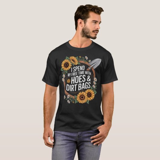 Funny I Spend Free Time With Hoes  Dirt Bags Garde T-shirt (Voorkant volledig)