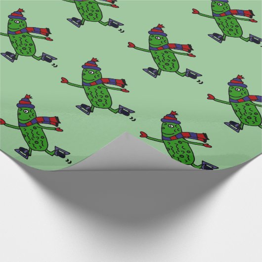 Funny Ice Skating Pickle Design Cadeaupapier (Hoek)