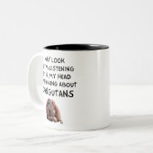 Funny I'm Thinking About Orangutans Primate Lover  Tweekleurige Koffiemok (Voorkant links)