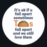 Funny Inspirerend Quote Taco Lover Mexican Food Ronde Sticker<br><div class="desc">Het is oké als je soms uit elkaar herfsten. Tacos herfsten uit elkaar en we houden nog steeds van hen. Grappig inspirerend en motivatie prijsontwerp voor degenen die taco graag eten. Koel inspirerende en ondersteunende koopwaar voor Mexicaanse voedselliefhebber. Ideaal voor nationale Taco Dag. Geweldig kerstcadeau en verjaardagscadeau voor familie en...</div>