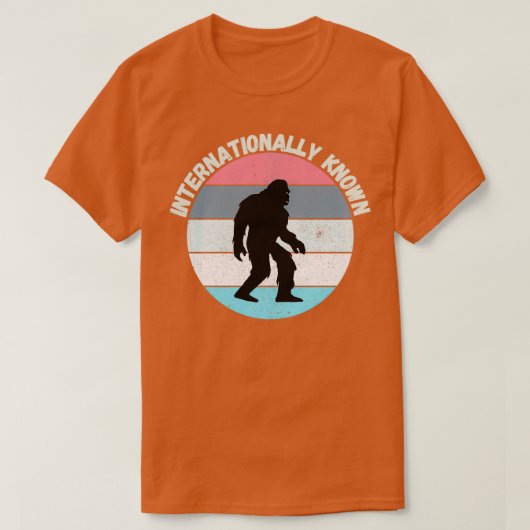 Funny Internationally Known Retro Bigfoot T-shirt (Design voorkant)