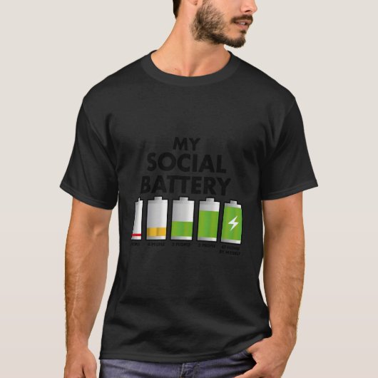Funny Introvert geeft mijn sociale batterij met me T-shirt (Voorkant)