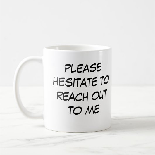 Funny Introvert Mug "Hesitate to Reach Out to me" Koffiemok (Links)