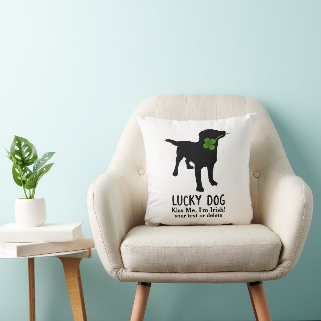 Funny Irish St. Patrick's Day Black Lab Lucky Dog Kussen (Stoel)
