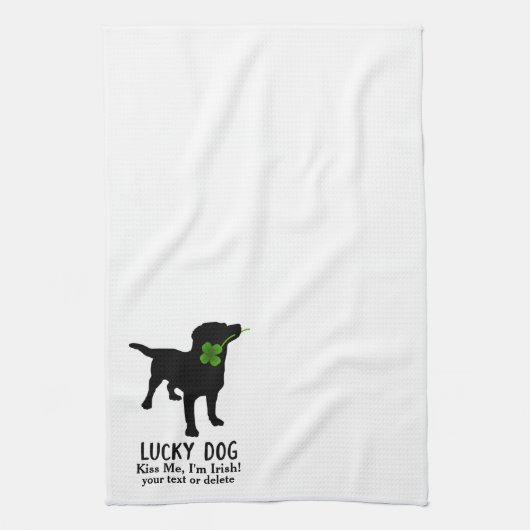 Funny Irish St. Patrick's Day Black Lab Lucky Dog Theedoek (Verticaal)