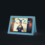 Funny Jewish Birthday Kaart<br><div class="desc">Een grappig man met een taart en ballonnen op de voorkant wenst Happy Birthday. Binnenin boven een blauwe davidster staat de boodschap: "Oy Vey! Hier is de taart. Blaas de kaarsen uit en wees welvarend. Heb een gezegende familie en leef tot 120. Mazel Tov!"</div>