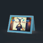 Funny Jewish Birthday Kaart<br><div class="desc">Een grappig man met een taart en ballonnen op de voorkant wenst Happy Birthday. Binnenin boven een blauwe davidster staat de boodschap: "Oy Vey! Hier is de taart. Blaas de kaarsen uit en wees welvarend. Heb een gezegende familie en leef tot 120. Mazel Tov!"</div>