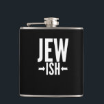 Funny Jewish Gift for Bat/Bar Mitzvah of Hanukkah Heupfles<br><div class="desc">Dit Joodse cadeau is grappig voor iedereen die slechts een beetje joods of misschien slechts een half joods is. Ze kunnen dit rondom Hanukkah of Kerstmis gebruiken als een grappige grap terwijl iedereen een lelijke kersttrui heeft. Dit grappige Joodse geschenk zegt Jew Ish met pijlen die naar de vis wijzen,...</div>
