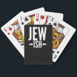 Funny Jewish Gift for Bat/Bar Mitzvah of Hanukkah Pokerkaarten<br><div class="desc">Dit Joodse cadeau is grappig voor iedereen die slechts een beetje joods of misschien slechts een half joods is. Ze kunnen dit rondom Hanukkah of Kerstmis gebruiken als een grappige grap terwijl iedereen een lelijke kersttrui heeft. Dit grappige Joodse geschenk zegt Jew Ish met pijlen die naar de vis wijzen,...</div>