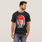 Funny Joe Biden Wearing Pet Trump T-shirt (Voorkant volledig)