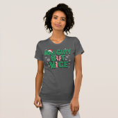 Funny Joke Humor voor Kerstmis Naughty, maar Nice T-shirt (Voorkant volledig)