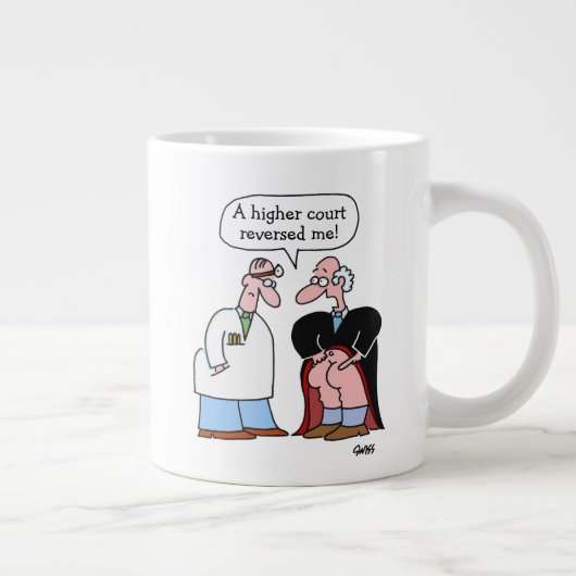 Funny Judge en Doctor Cartoon en Bericht Advocaat Grote Koffiekop (Rechts)