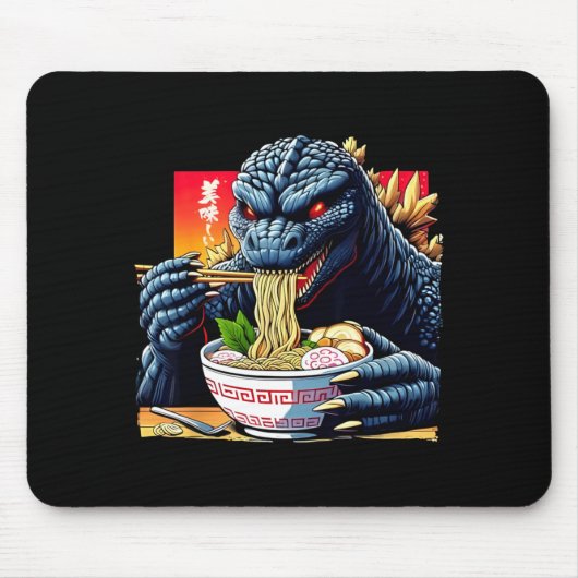 Funny Kaiju Eating Ramen Japanese Monster Lover Bi Muismat (Voorkant)
