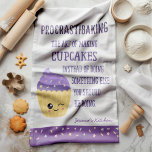 Funny Kawaii Cupcake Procrastibaking Theedoek<br><div class="desc">Cute en Funny Kawaii Cupcake Procrastiking Towel - Dit hilarische en ultra schattige kawaii cupcake-handdoekontwerp is een absolute "handelsbakker" met de definitie van "Procrastibaking" - de kunst van het bakken van cupcakes terwijl je iets anders zou moeten doen. De perfecte cadeauoptie voor iedereen die graag creëer magie in de keuken...</div>