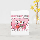 Funny Kiss Me I'm 67 Cute Valentine's Day Couples  Kaart (Gele Bloem)