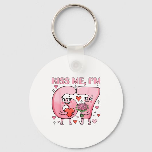 Funny Kiss Me I'm 67 Cute Valentine's Day Couples Sleutelhanger (Voorkant)