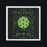 Funny Kiss My Ace Pickleball Servet<br><div class="desc">Grappig Kiss My Ace Pickleball ontwerp is perfect voor uw groepen picknick, lunches of prijsuitreikingen. design met typografische stijl. Enkele en dubbele pickleball spelers zullen dit grappige citaat "Kiss My Ace" waarderen. Voeg het jaar van het evenement, de naam van de club of de stad en de favoriete offerte toe....</div>