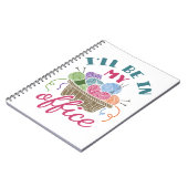 Funny Knitting Crocheting Ik ben in mijn Kantoor Notitieboek (Linkerzijde)