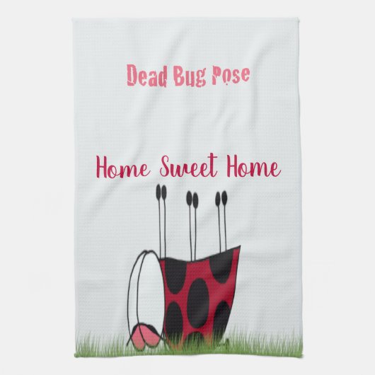 Funny Ladybug Dead Bug Yoga Pose Theedoek (Verticaal)