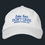 Funny Lake Hair houdt niet van aangepaste naam mee Geborduurde Pet<br><div class="desc">Een grappige honkbalhoed die "Lake Hair maakt niet uit" staat. Voeg de naam van uw favoriete meer- of meerstad (of verwijder) toe. Verander gemakkelijk de tekst en de kleur van het pet. Geweldig voor zonnige dagen in de cabine of op het water.</div>