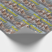 Funny Laughing Basset Hounds Birthday Cadeaupapier (Hoek)