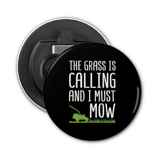Funny Lawn Mowing - De gras roept Button Flesopener (Voorkant)
