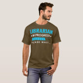 Funny Librarian in Progress Library Science T-shirt (Voorkant volledig)