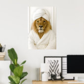 Funny Lion Bathroom Print, Lion In Bathrobe Poster (Thuiskantoor)