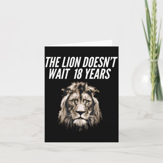 Funny Lion Meme The Lion Doesn't Wait 18 Years Gen Kaart (Voorkant)