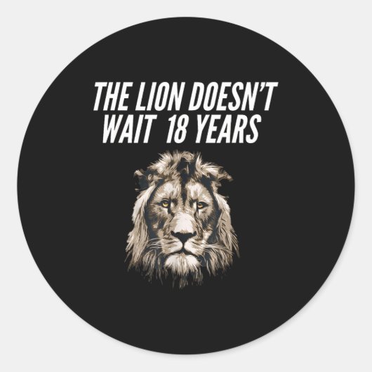 Funny Lion Meme The Lion Doesn't Wait 18 Years Gen Ronde Sticker (Voorkant)