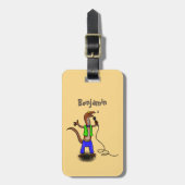 Funny lizard zingt met cartoon van de microfoon bagagelabel (Voorkant verticaal)